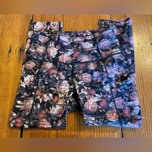 Lululemon rare print black floral crop leggings